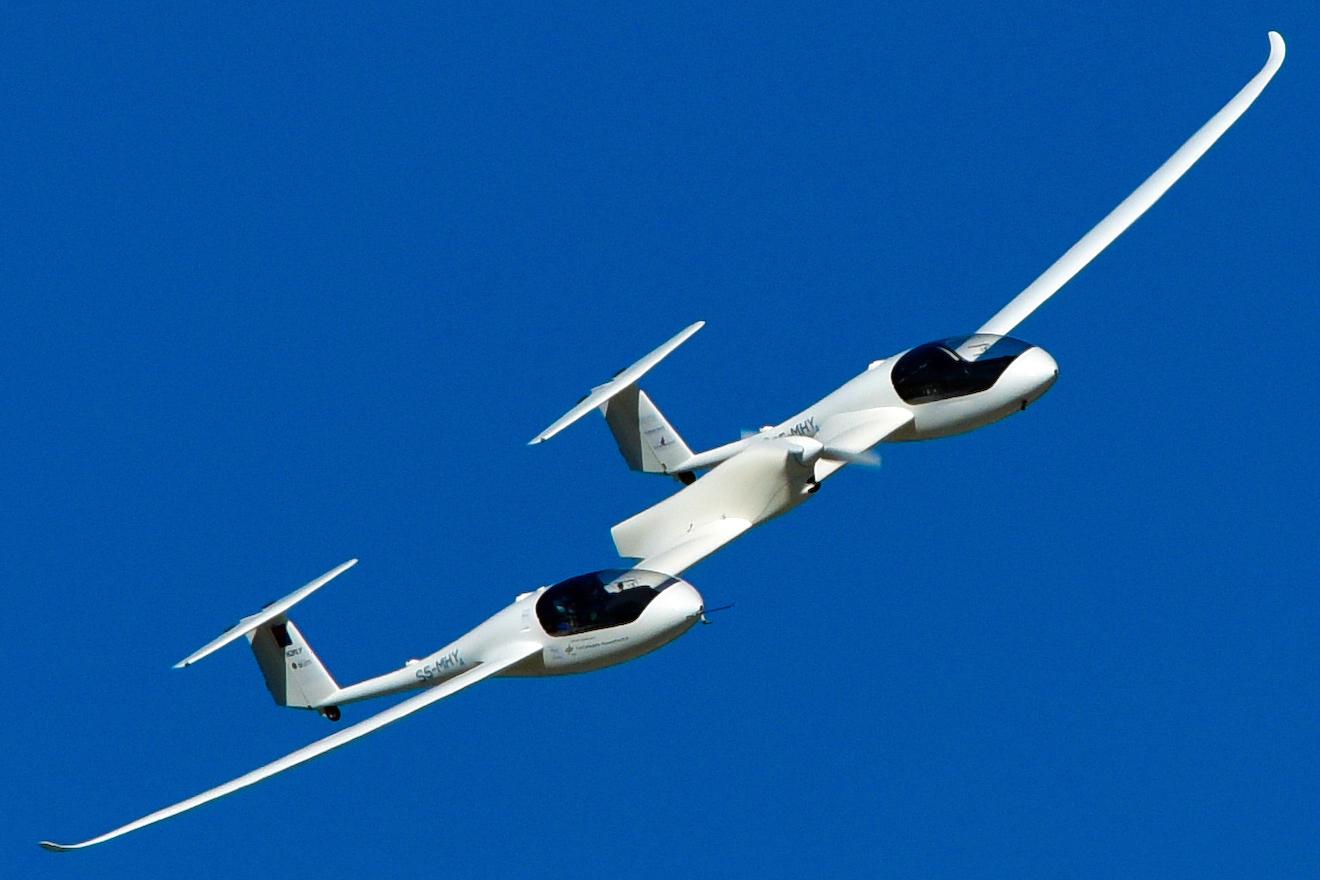 hy4_2016-09-29_ueber_flughafen_stuttgart.jpg